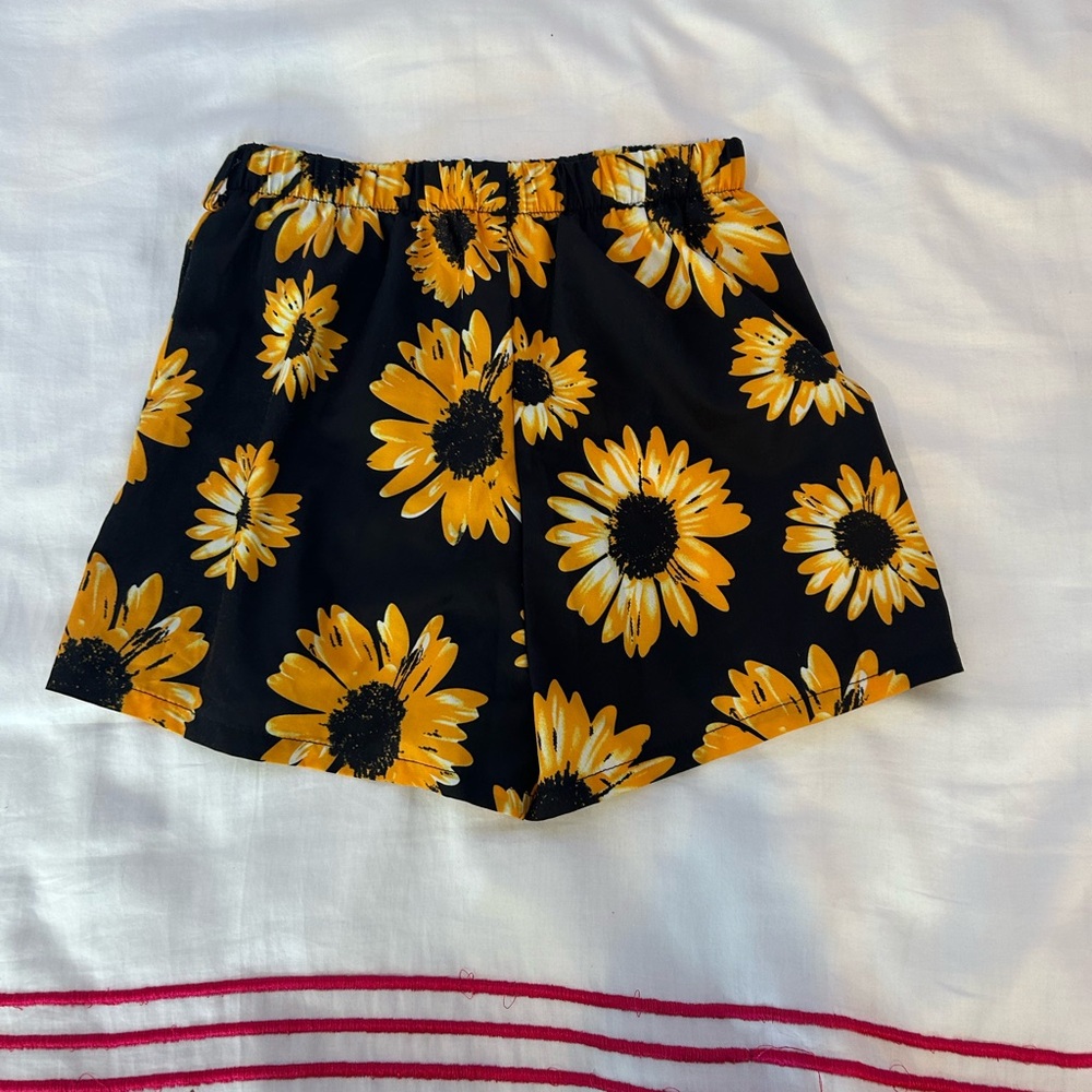 Cute sun flower black shorts